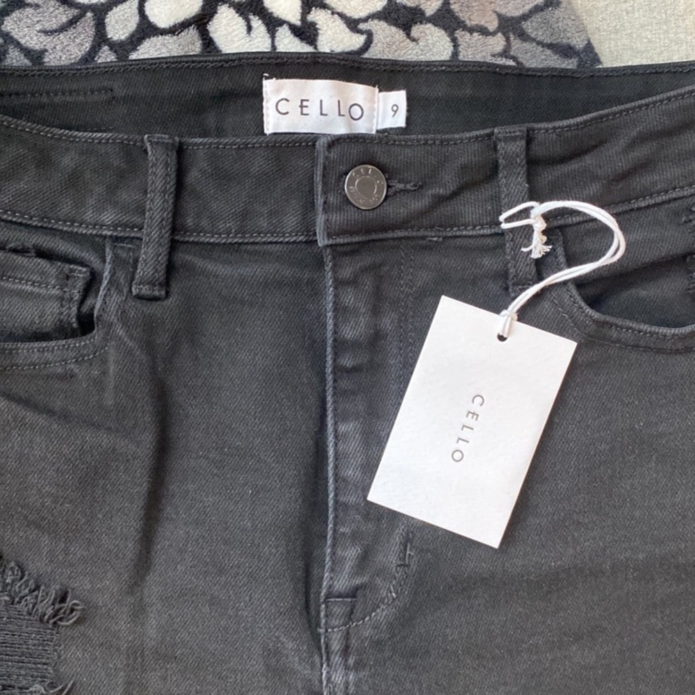 cello jeans, size 9 (fits more like a 6 or 7)